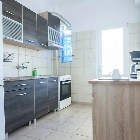 Stylish 1 Bd Apt With Balcony In Kato Petralona