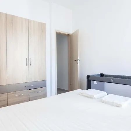 Stylish 1 Bd Apt With Balcony In Kato Petralona Apartment Athens