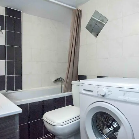 Stylish 1 Bd Apt With Balcony In Kato Petralona